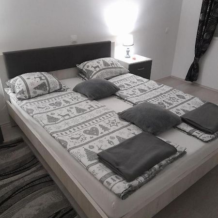 Apartman Lela カルロヴァッツ エクステリア 写真