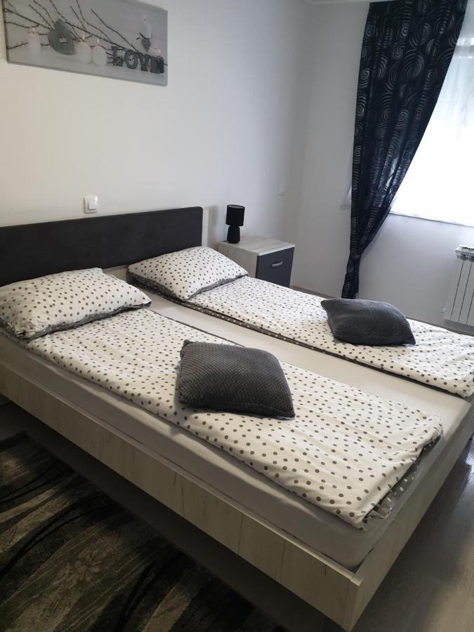 Apartman Lela カルロヴァッツ エクステリア 写真