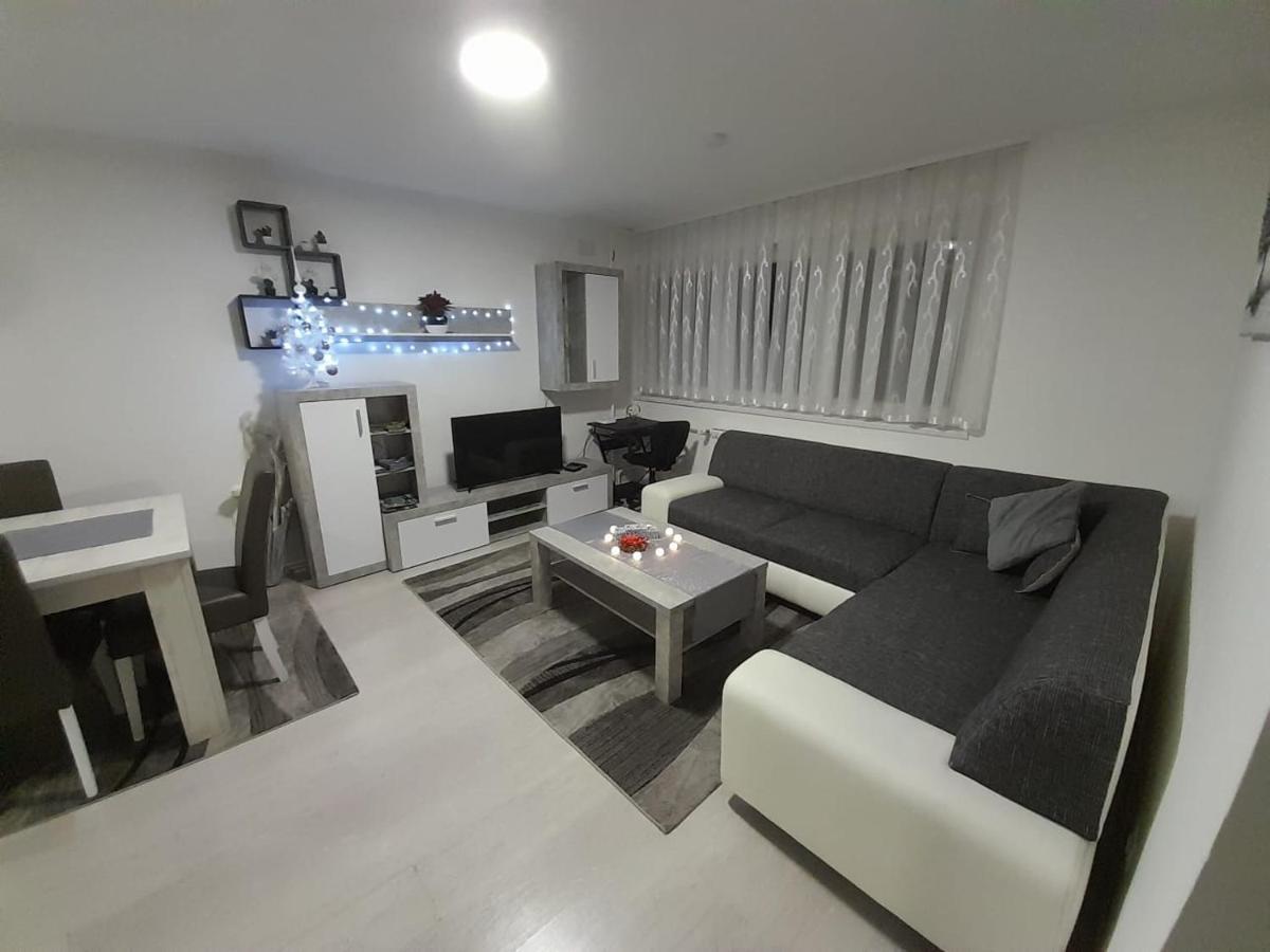 Apartman Lela カルロヴァッツ エクステリア 写真